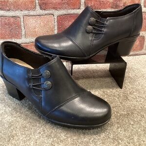 Clarks Emilie Warren black leather booties size 5.5
